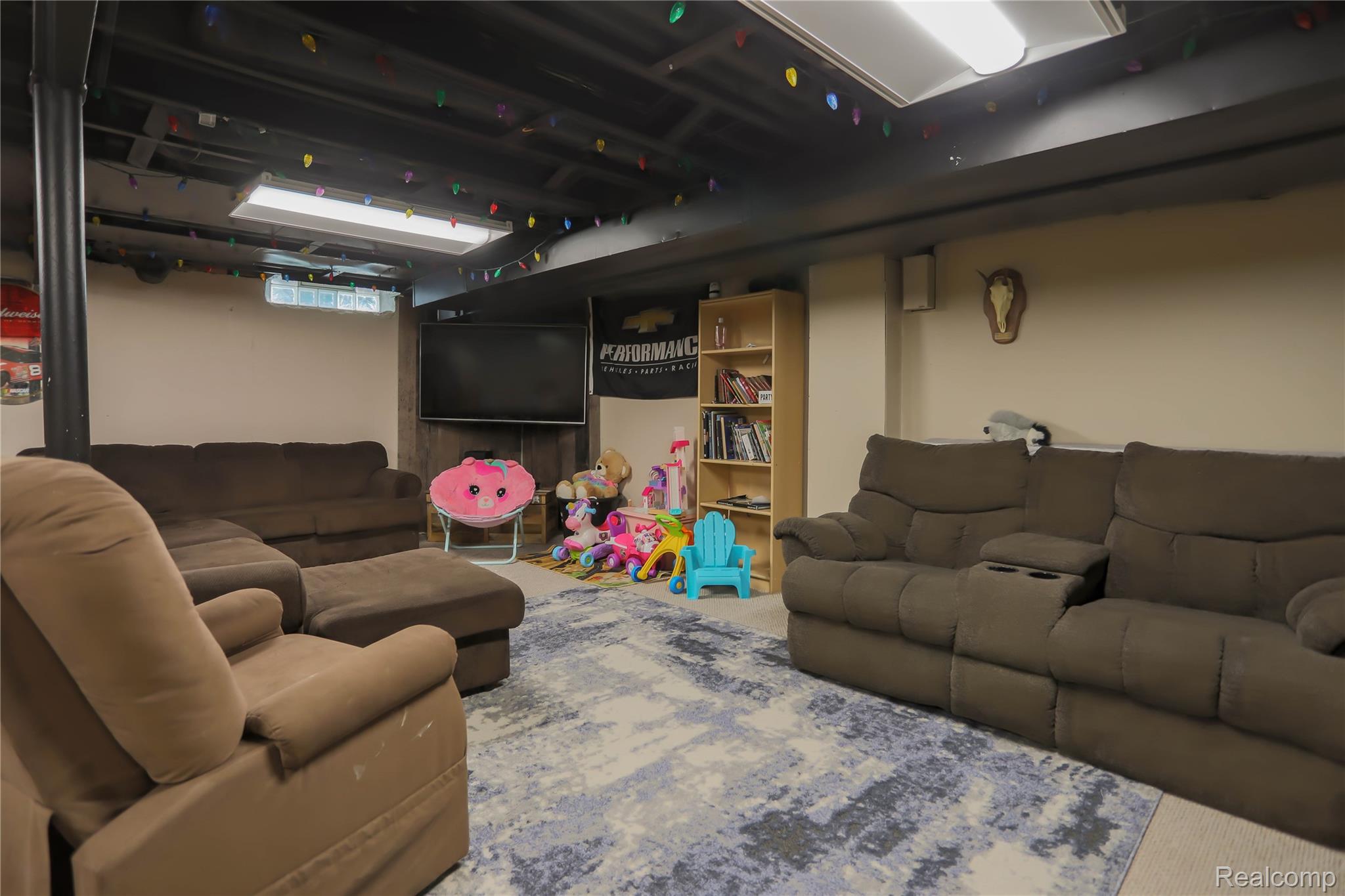 Clinton Charter Township, Michigan 48035, United States, 4 Bedrooms Bedrooms, ,3 BathroomsBathrooms,Residential,Pending,217437