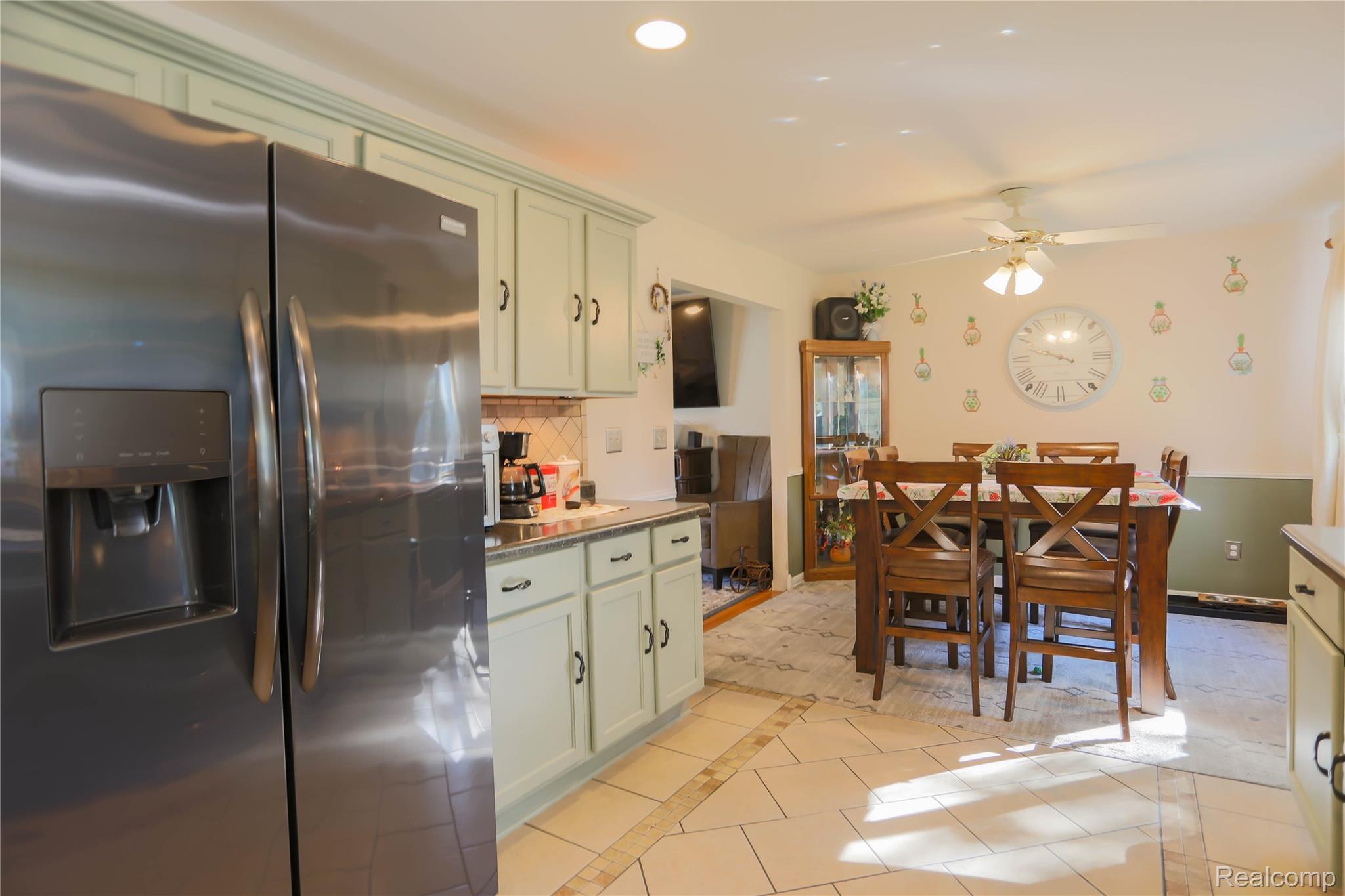 Clinton Charter Township, Michigan 48035, United States, 4 Bedrooms Bedrooms, ,3 BathroomsBathrooms,Residential,Pending,217437