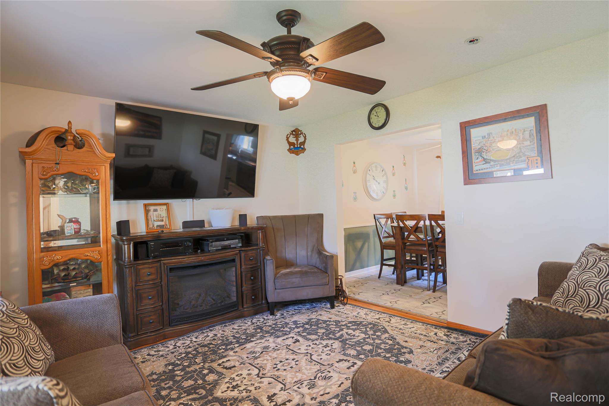 Clinton Charter Township, Michigan 48035, United States, 4 Bedrooms Bedrooms, ,3 BathroomsBathrooms,Residential,Pending,217437