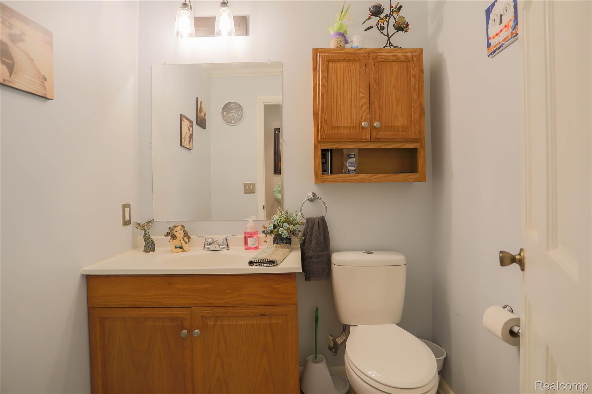 Clinton Charter Township, Michigan 48035, United States, 4 Bedrooms Bedrooms, ,3 BathroomsBathrooms,Residential,Pending,217437