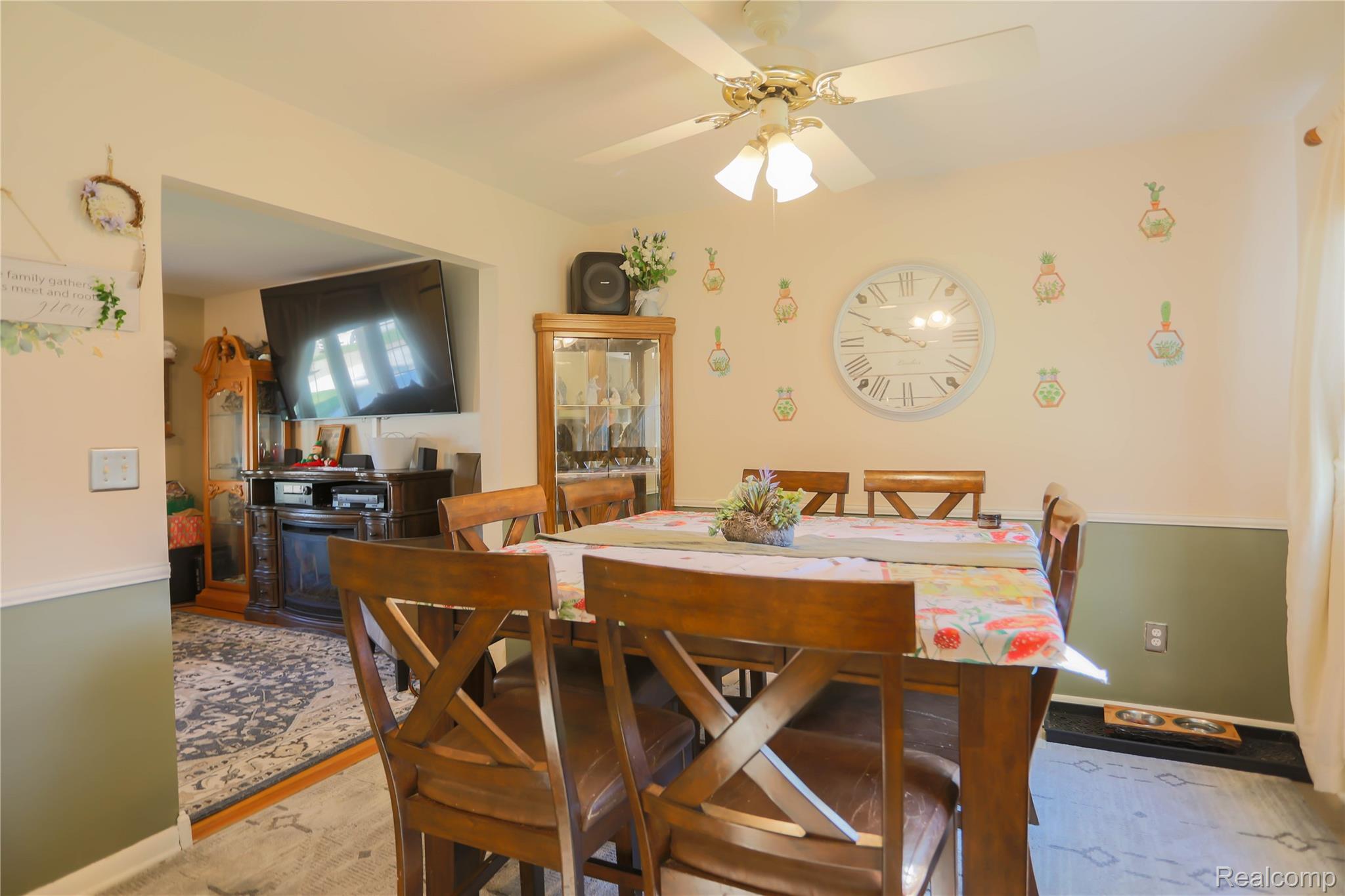 Clinton Charter Township, Michigan 48035, United States, 4 Bedrooms Bedrooms, ,3 BathroomsBathrooms,Residential,Pending,217437