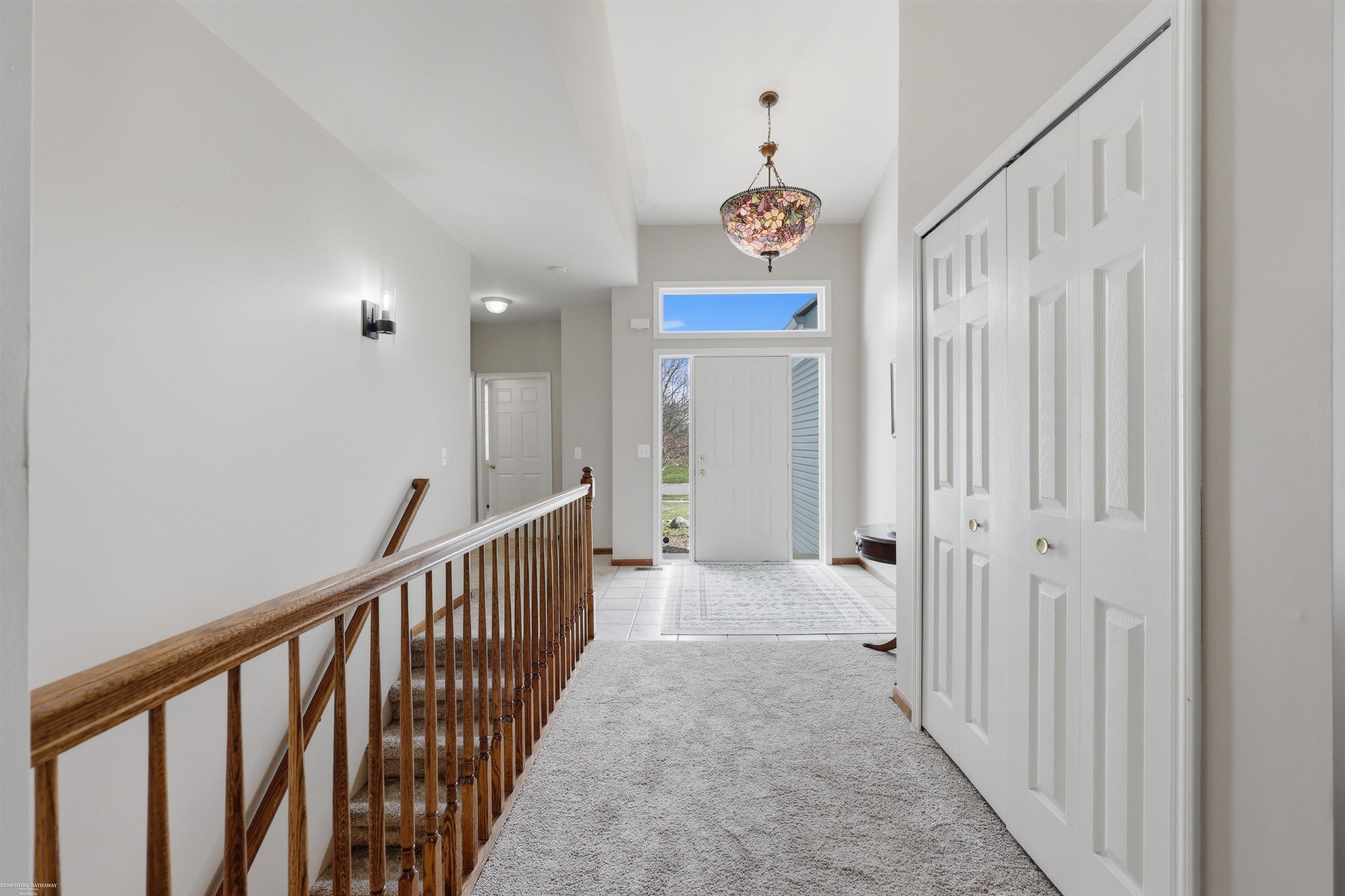 830 Cross Cir Street