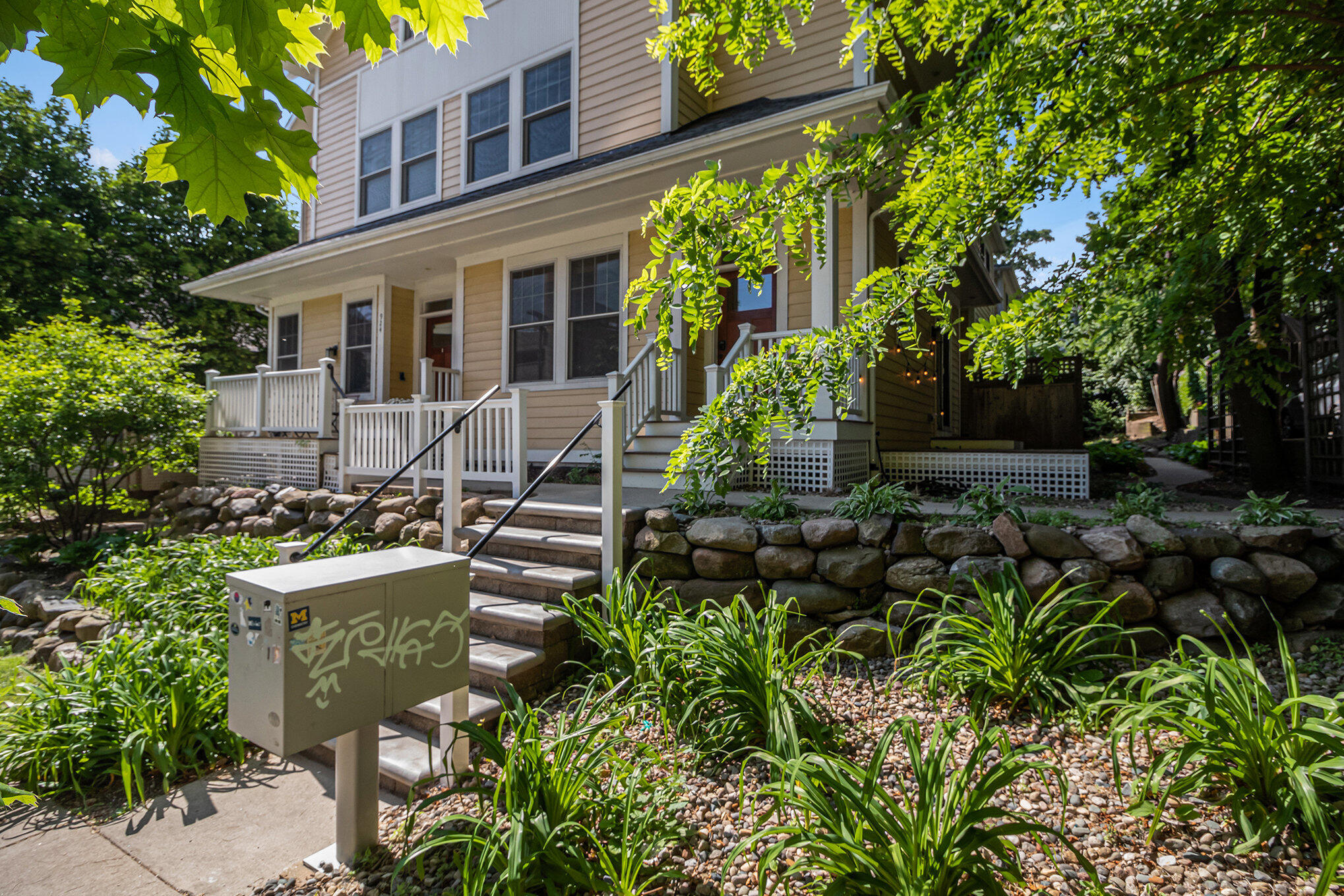 922 Catherine Street