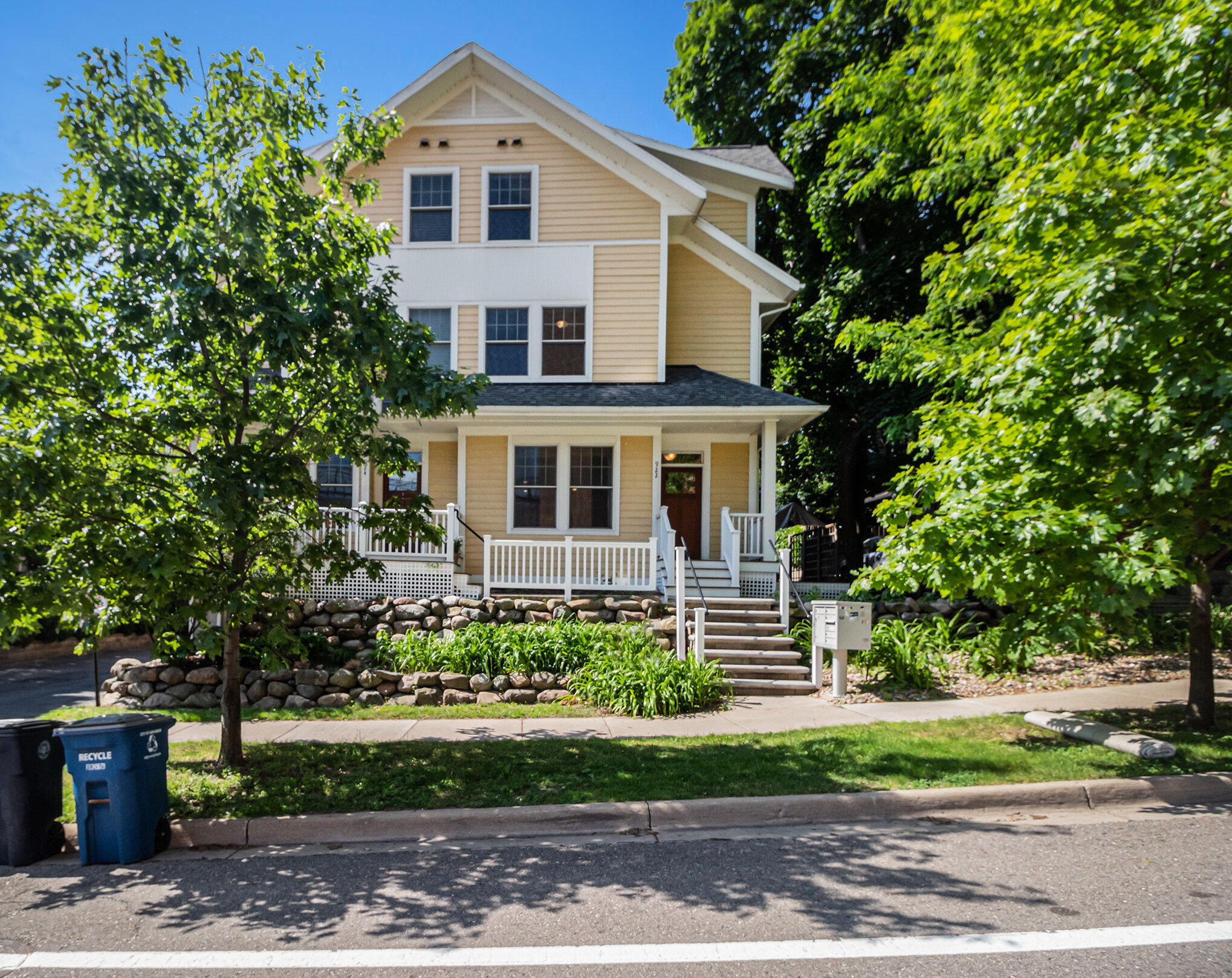 922 Catherine Street