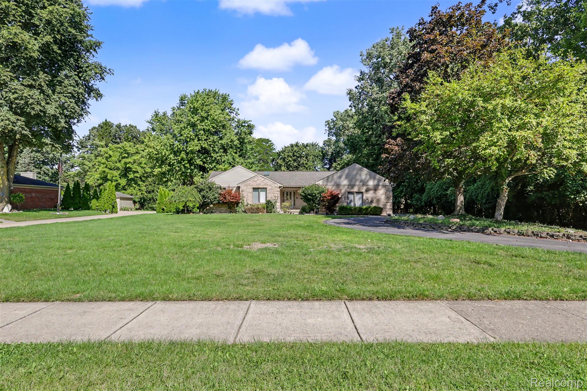 31550 6 Mile Road