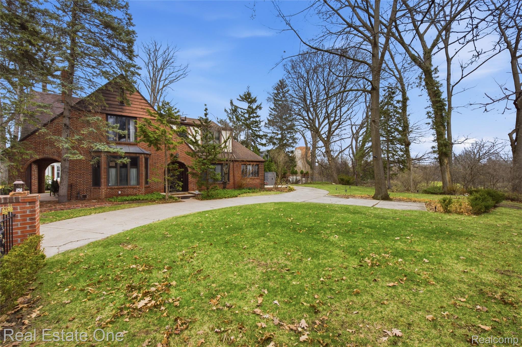 939 S HIGHLAND Street