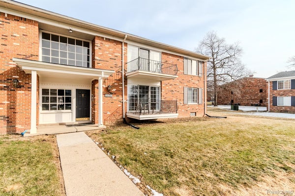 474 FOX HILLS DR N APT 2, BLOOMFIELD HILLS, MI 48304 - Image d68b07bcdfe20c1eaa69bd04c3a5c500/3918241164