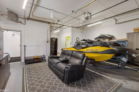 listing image 76