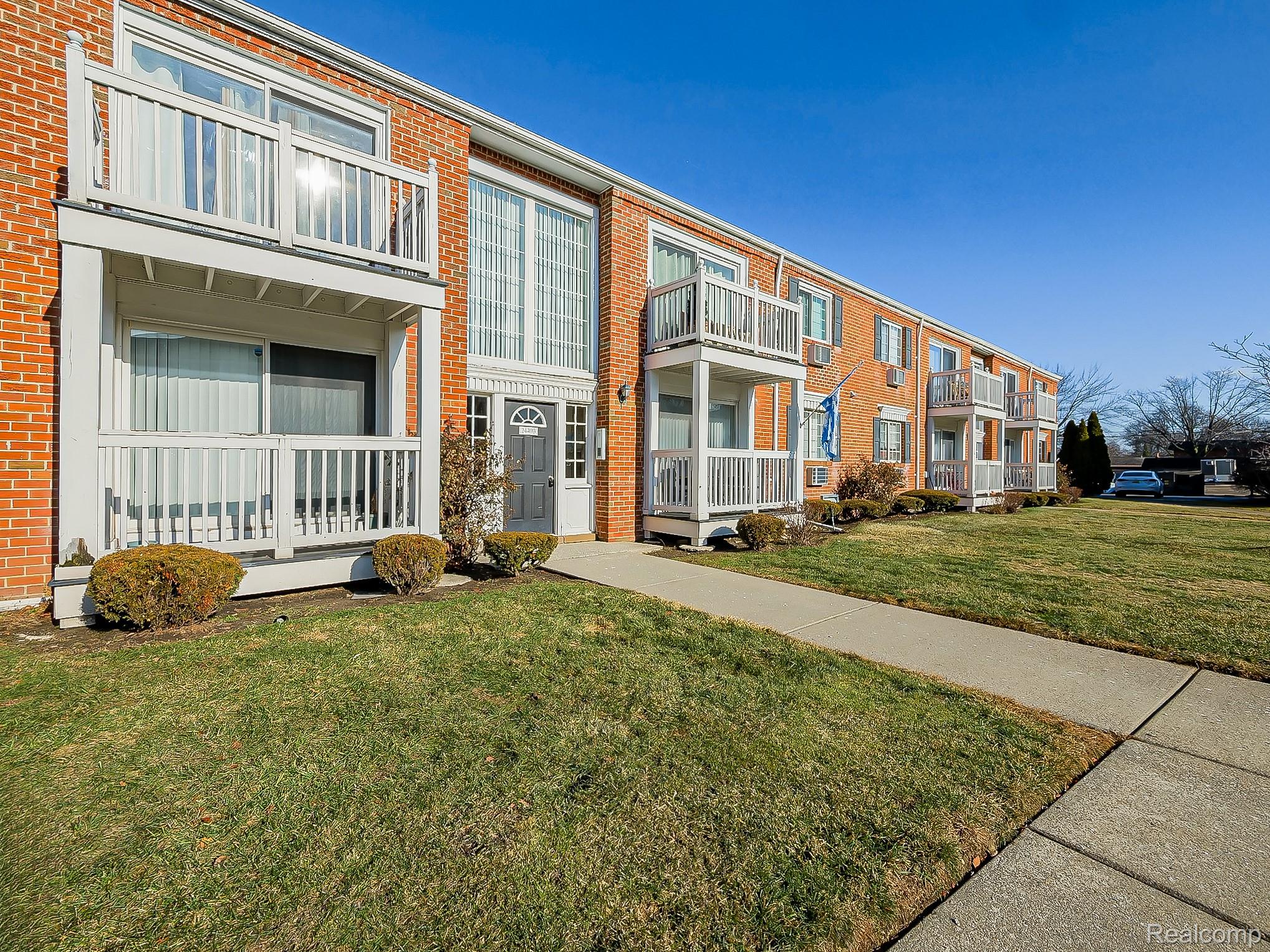 2440 Parmenter Boulevard