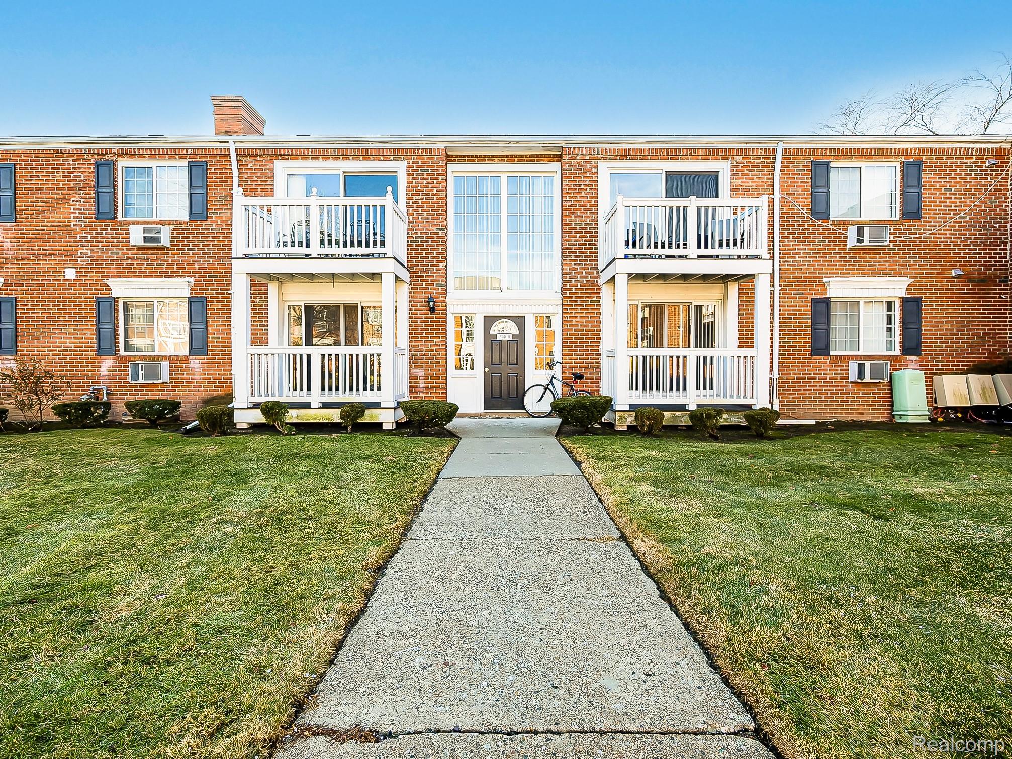 2440 Parmenter Boulevard