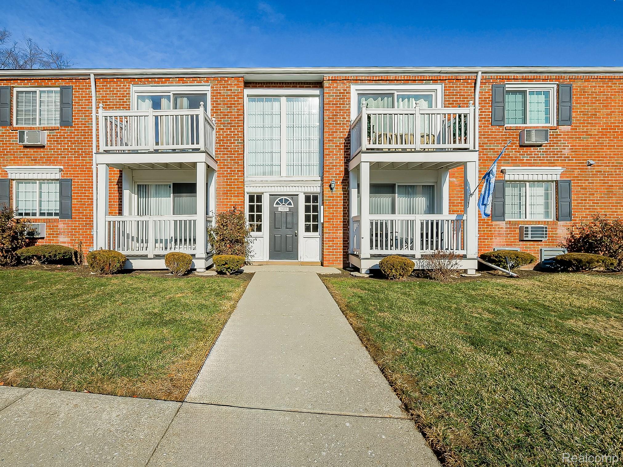 2440 Parmenter Boulevard