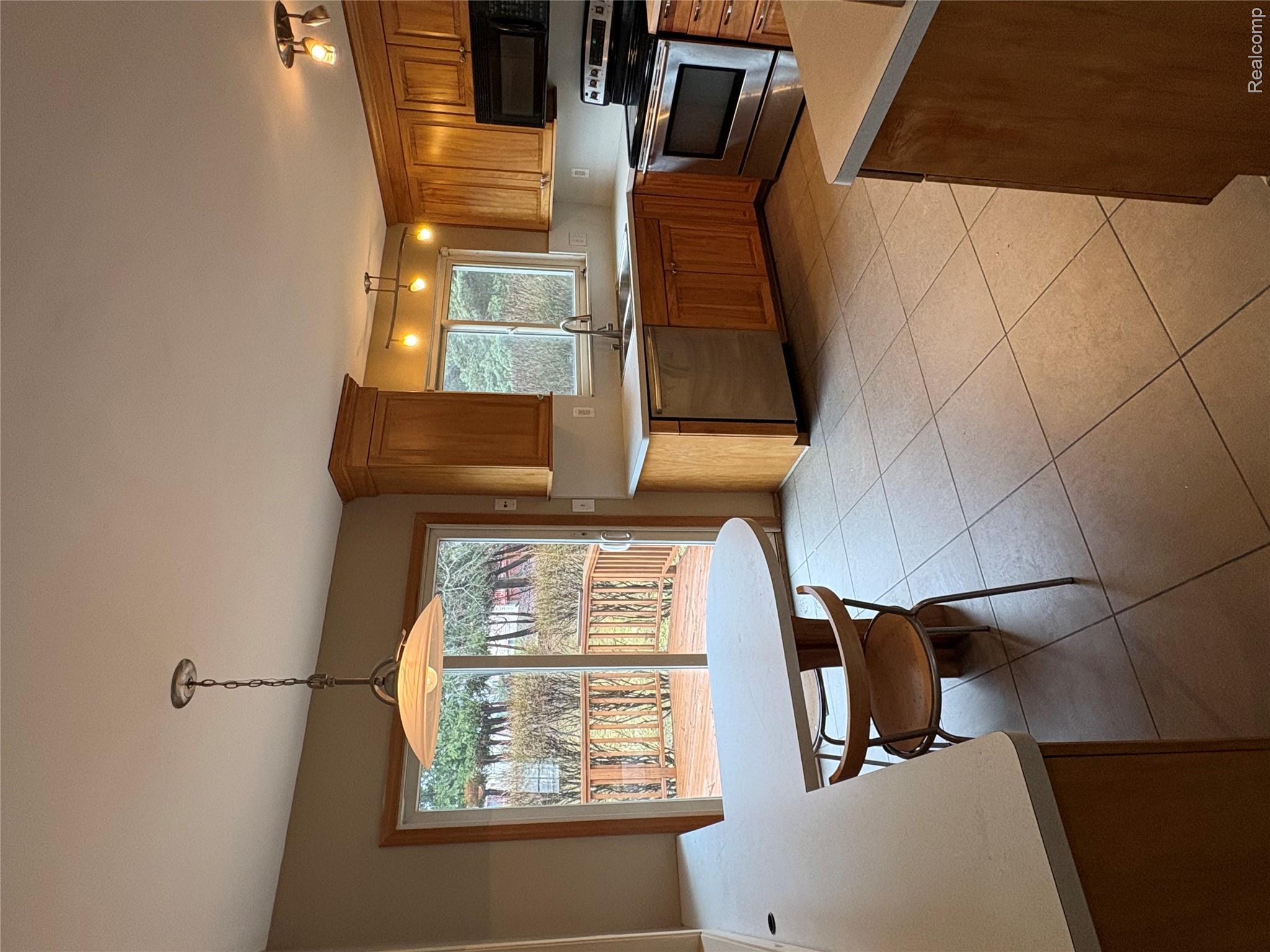 172 Parsons Lane, Rochester Hills, MI 48307 — MLS #20261017503 — photo 12 of 24