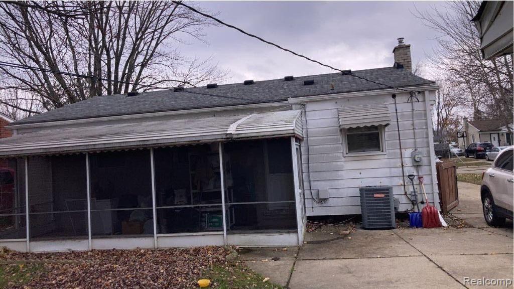 8021 TRAFALGAR Street