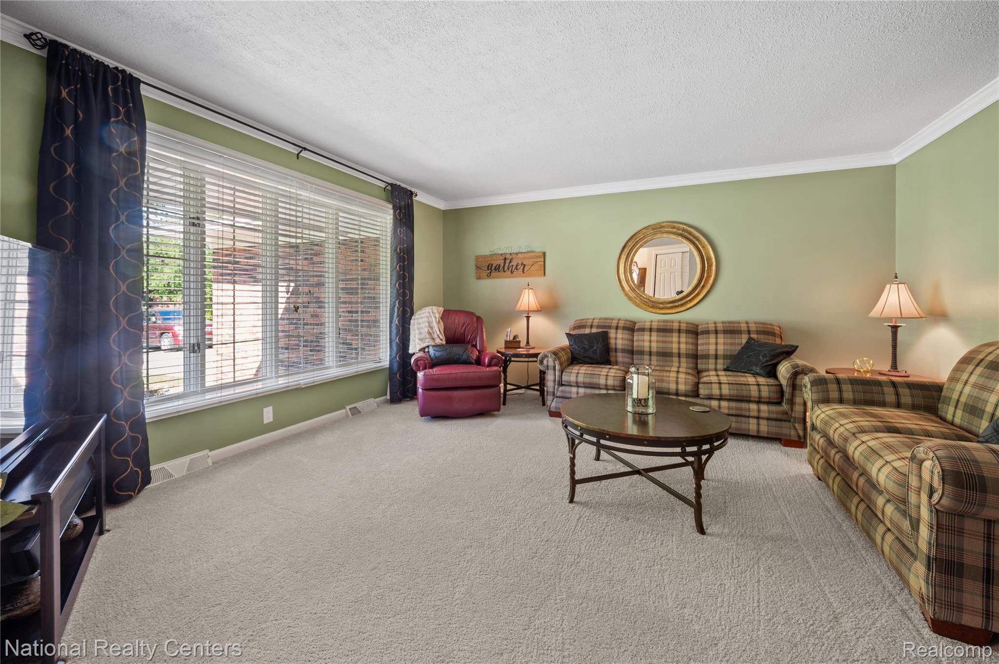 16 Lakeridge Drive
