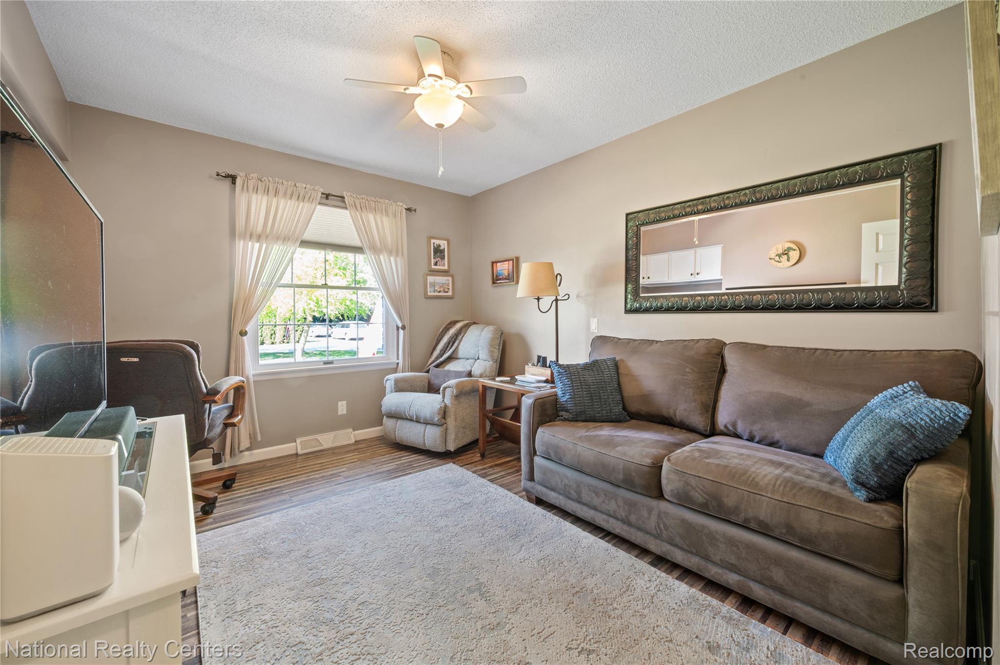 16 Lakeridge Drive