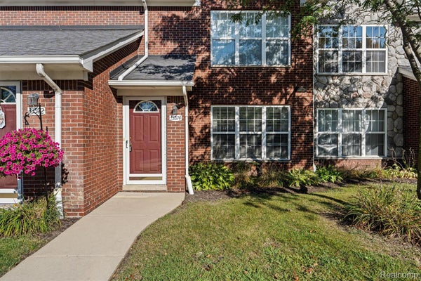 33574 UTICA RD, FRASER, MI 48026 - Image d6bf5e5ce2b62b5f2fee58a340c8c5ff/3056965859