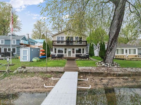 4825 Downing Drive Hamburg Township MI 48169