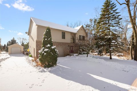 2160 Dean Drive Highland Charter Township MI 48356