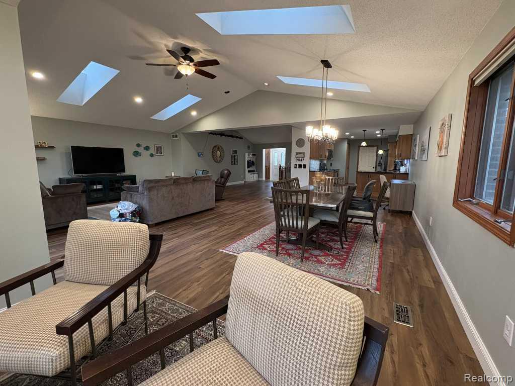 9038 Twin Oaks Court