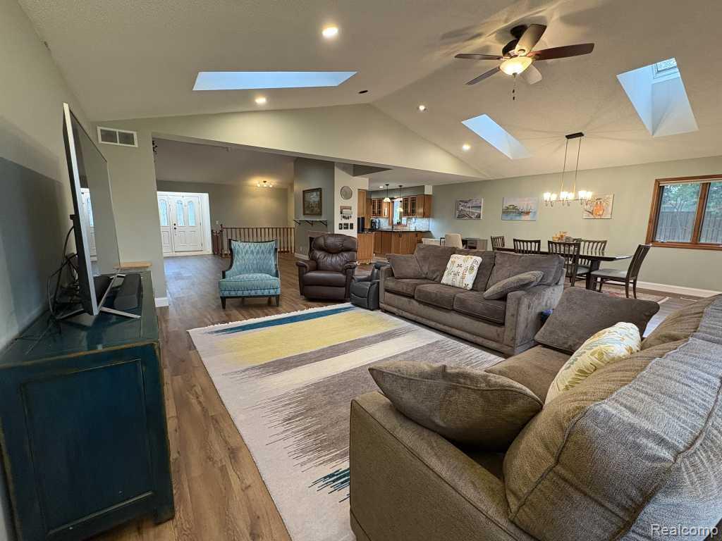 9038 Twin Oaks Court