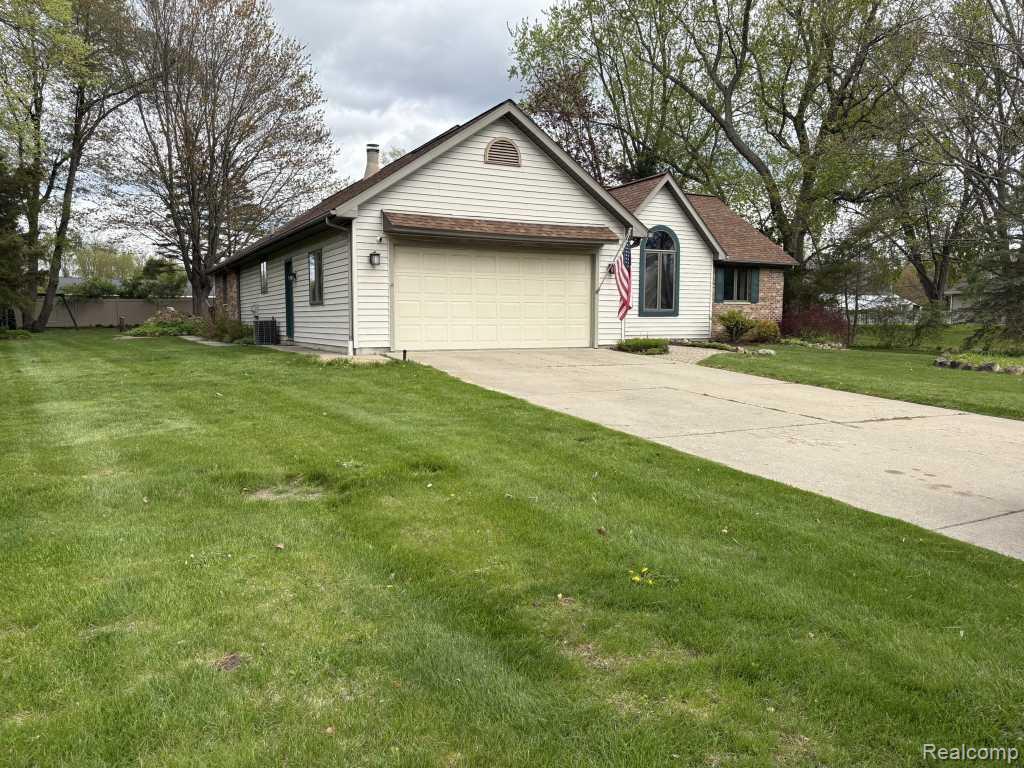 9038 Twin Oaks Court