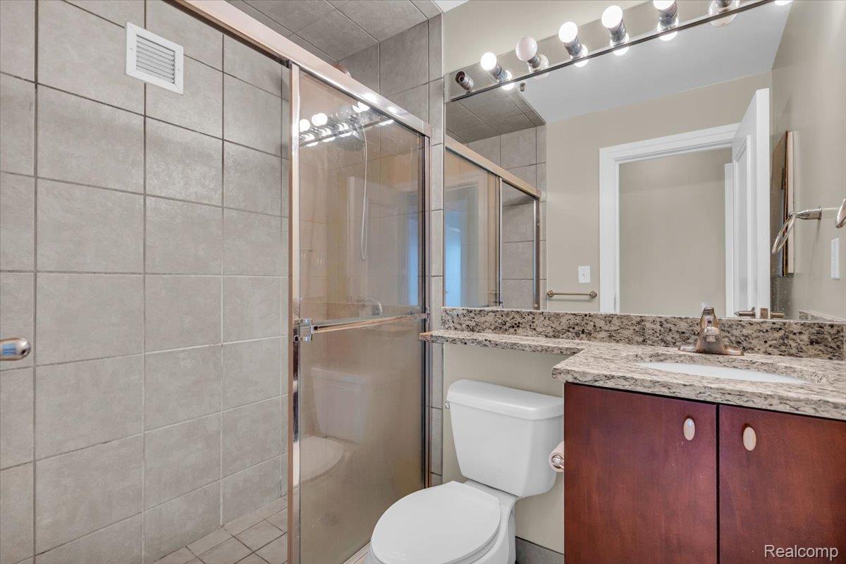 Detroit City, Michigan 48226, United States, 2 Bedrooms Bedrooms, ,2 BathroomsBathrooms,Residential,Active,208109