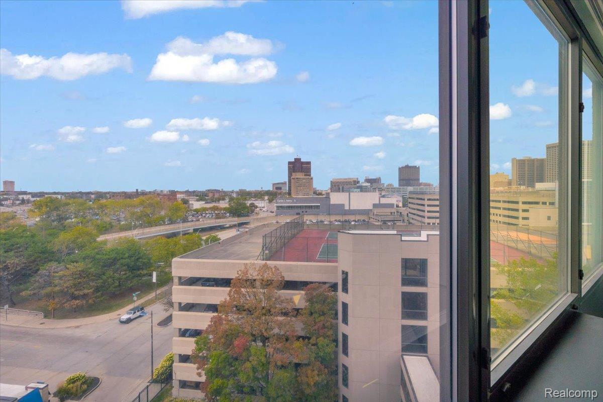 Detroit City, Michigan 48226, United States, 2 Bedrooms Bedrooms, ,2 BathroomsBathrooms,Residential,Active,208109