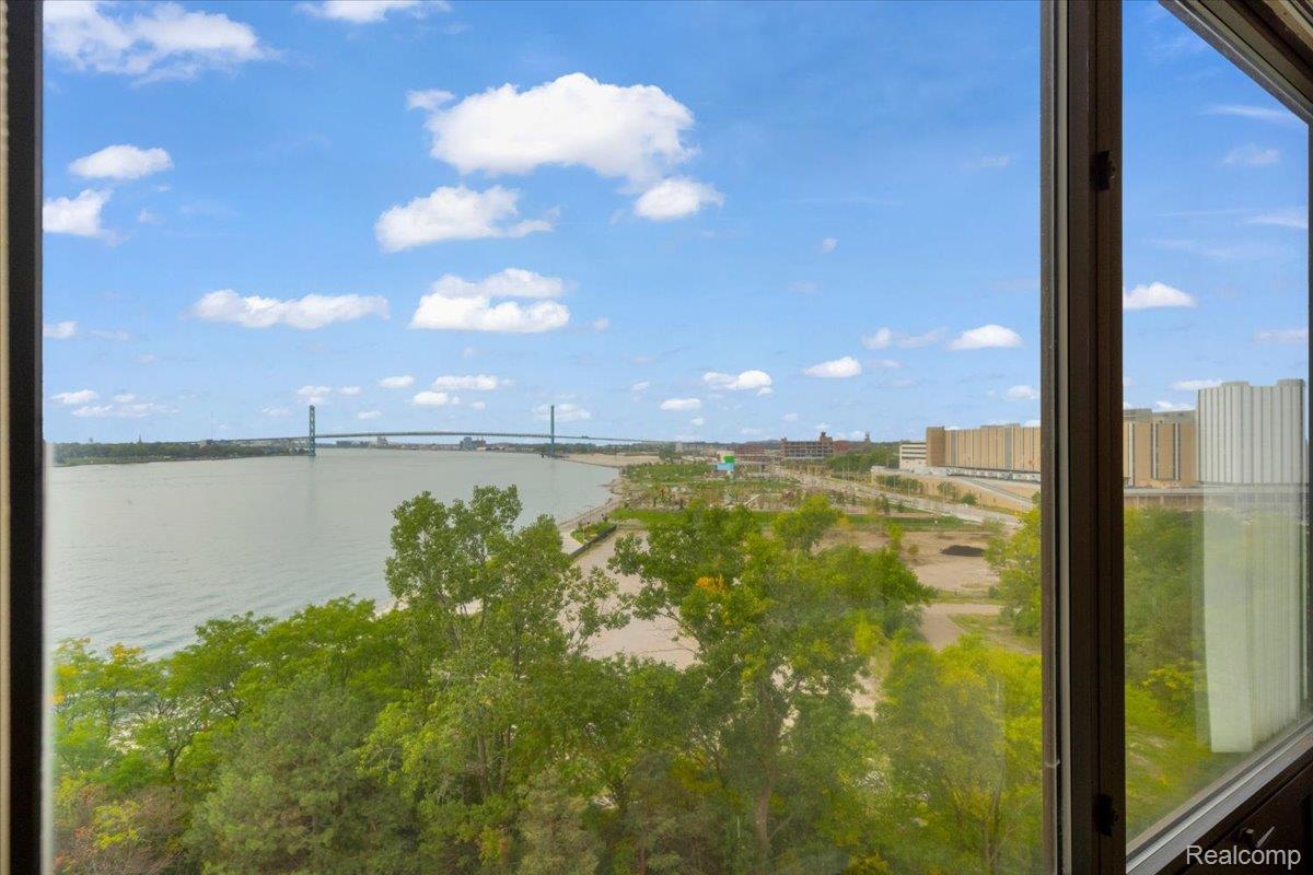 Detroit City, Michigan 48226, United States, 2 Bedrooms Bedrooms, ,2 BathroomsBathrooms,Residential,Active,208109