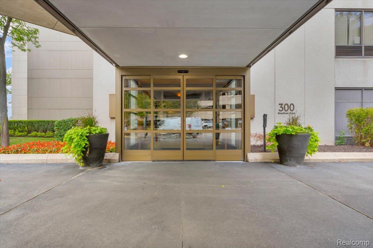 Detroit City, Michigan 48226, United States, 2 Bedrooms Bedrooms, ,2 BathroomsBathrooms,Residential,Active,208109