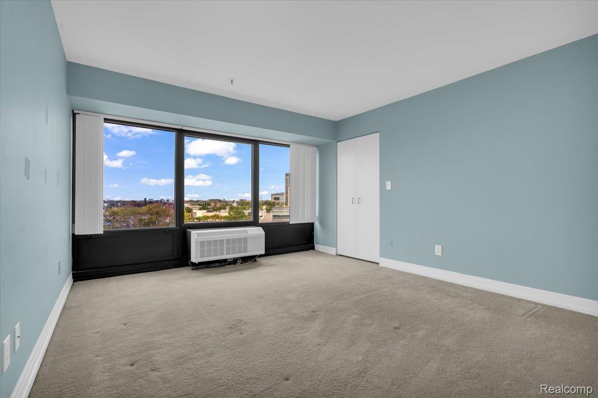 Detroit City, Michigan 48226, United States, 2 Bedrooms Bedrooms, ,2 BathroomsBathrooms,Residential,Active,208109