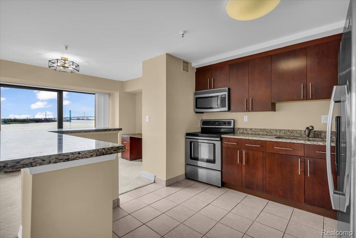 Detroit City, Michigan 48226, United States, 2 Bedrooms Bedrooms, ,2 BathroomsBathrooms,Residential,Active,208109