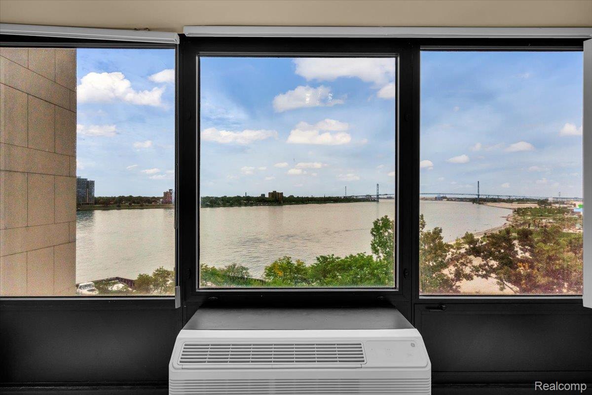 Detroit City, Michigan 48226, United States, 2 Bedrooms Bedrooms, ,2 BathroomsBathrooms,Residential,Active,208109