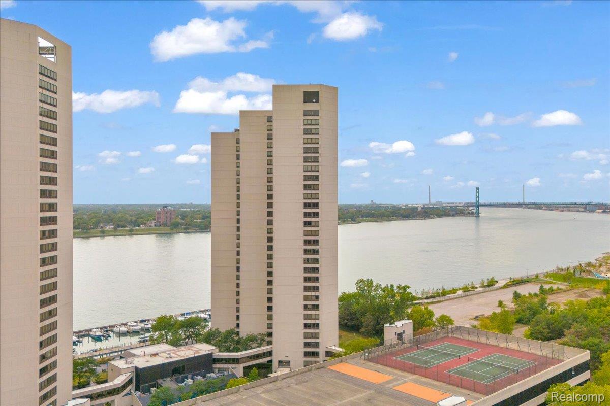 Detroit City, Michigan 48226, United States, 2 Bedrooms Bedrooms, ,2 BathroomsBathrooms,Residential,Active,208109