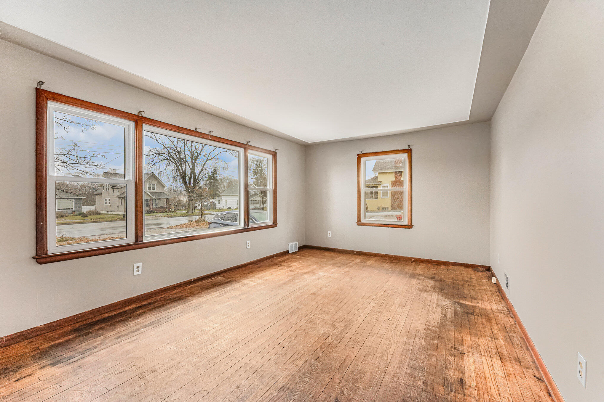 1332 Leonard Street NE