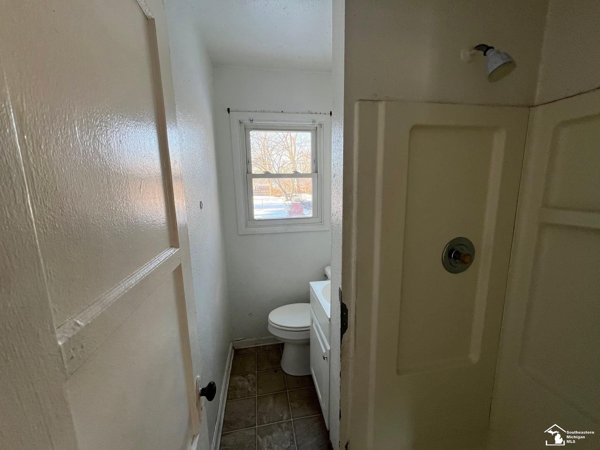 1260 E 5th Street