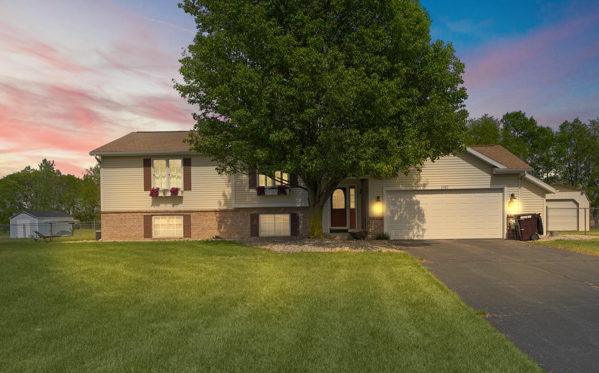 1180 Oxbow Drive