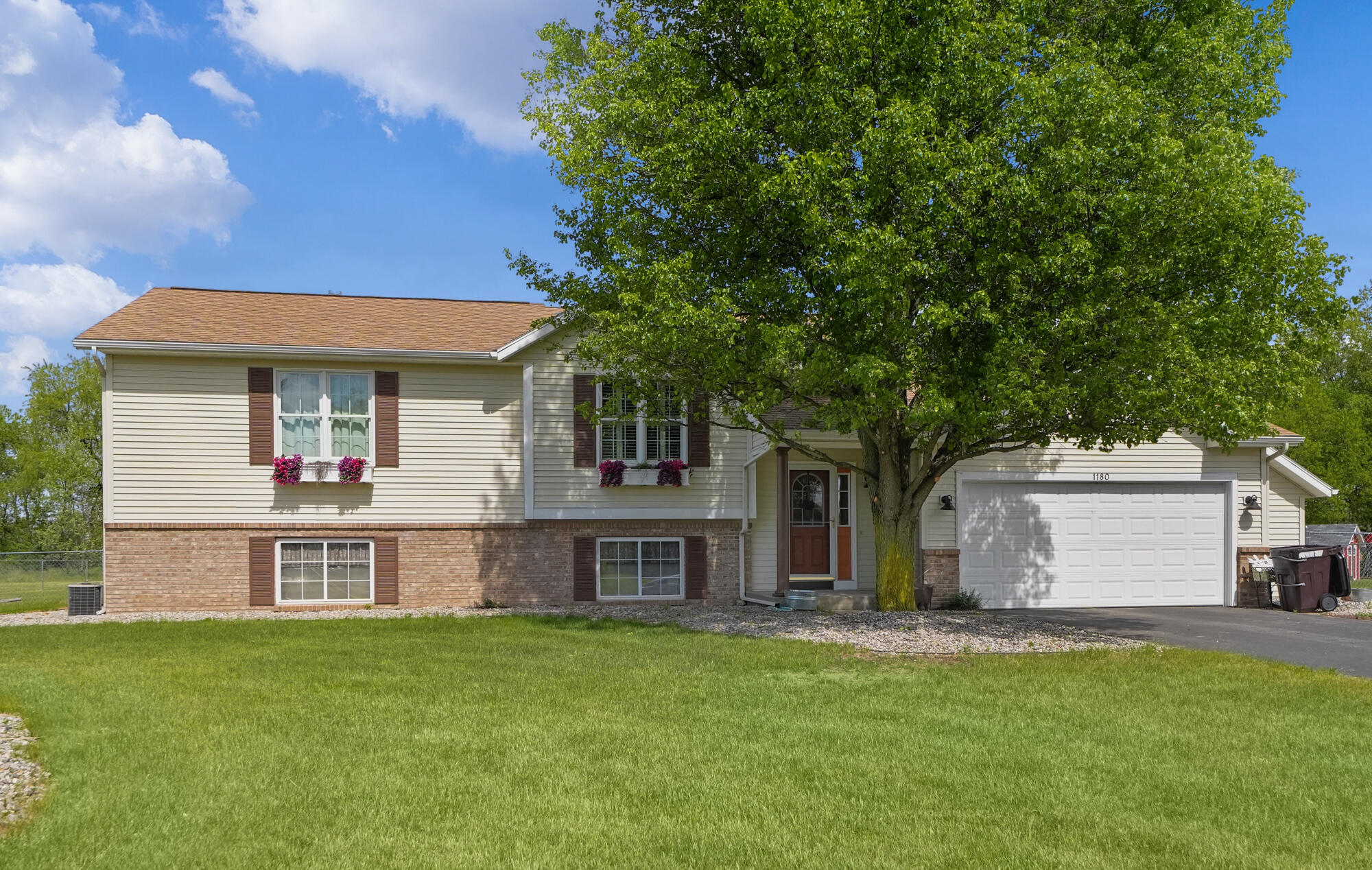 1180 Oxbow Drive