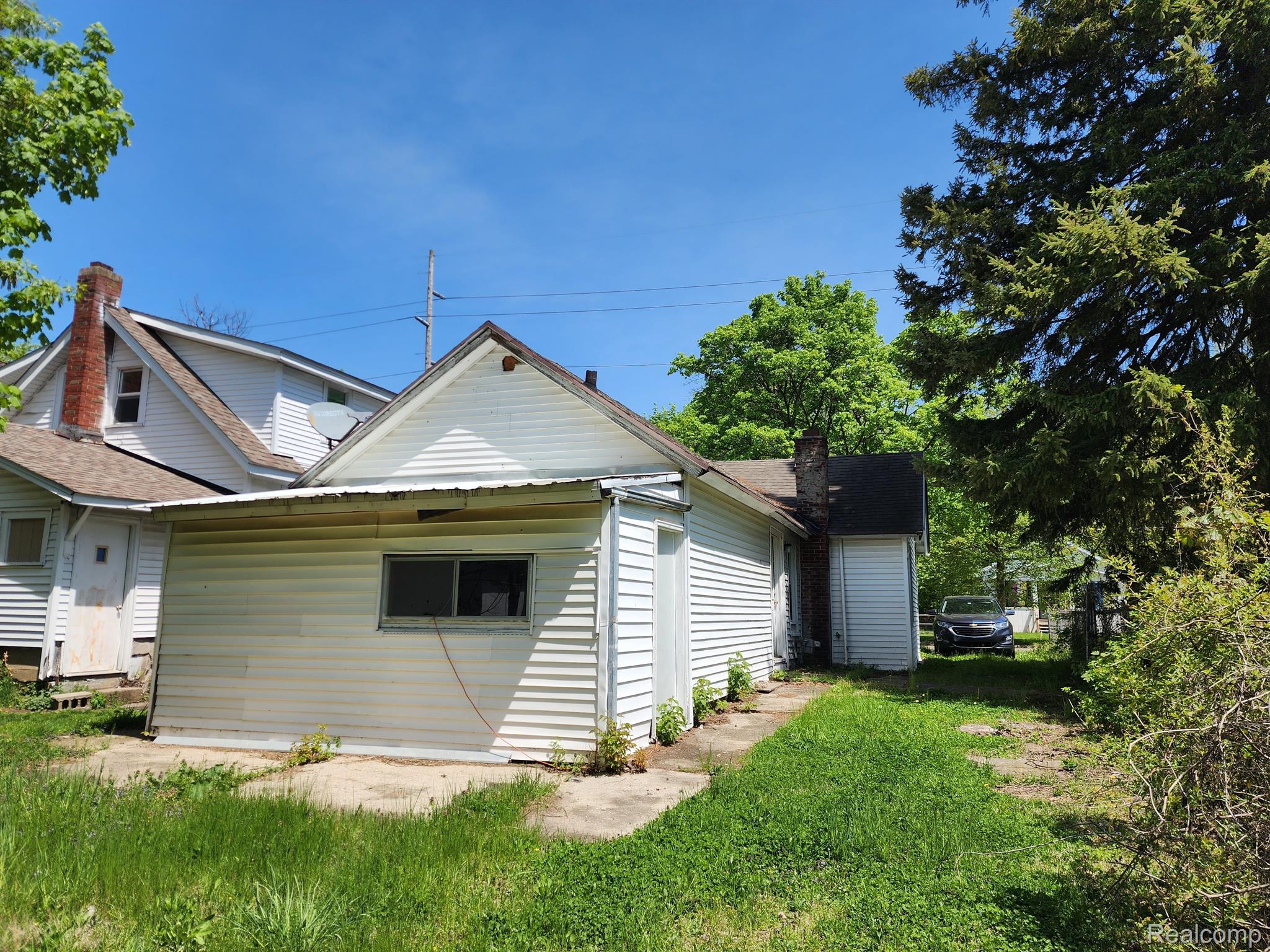 528 S FAIRVIEW Avenue