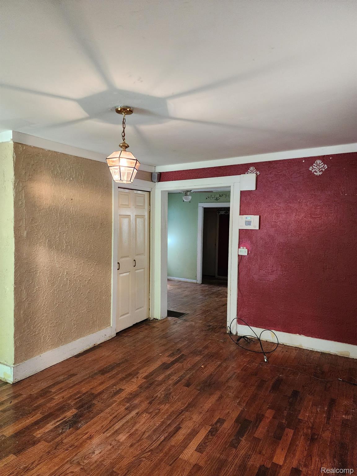 528 S FAIRVIEW Avenue