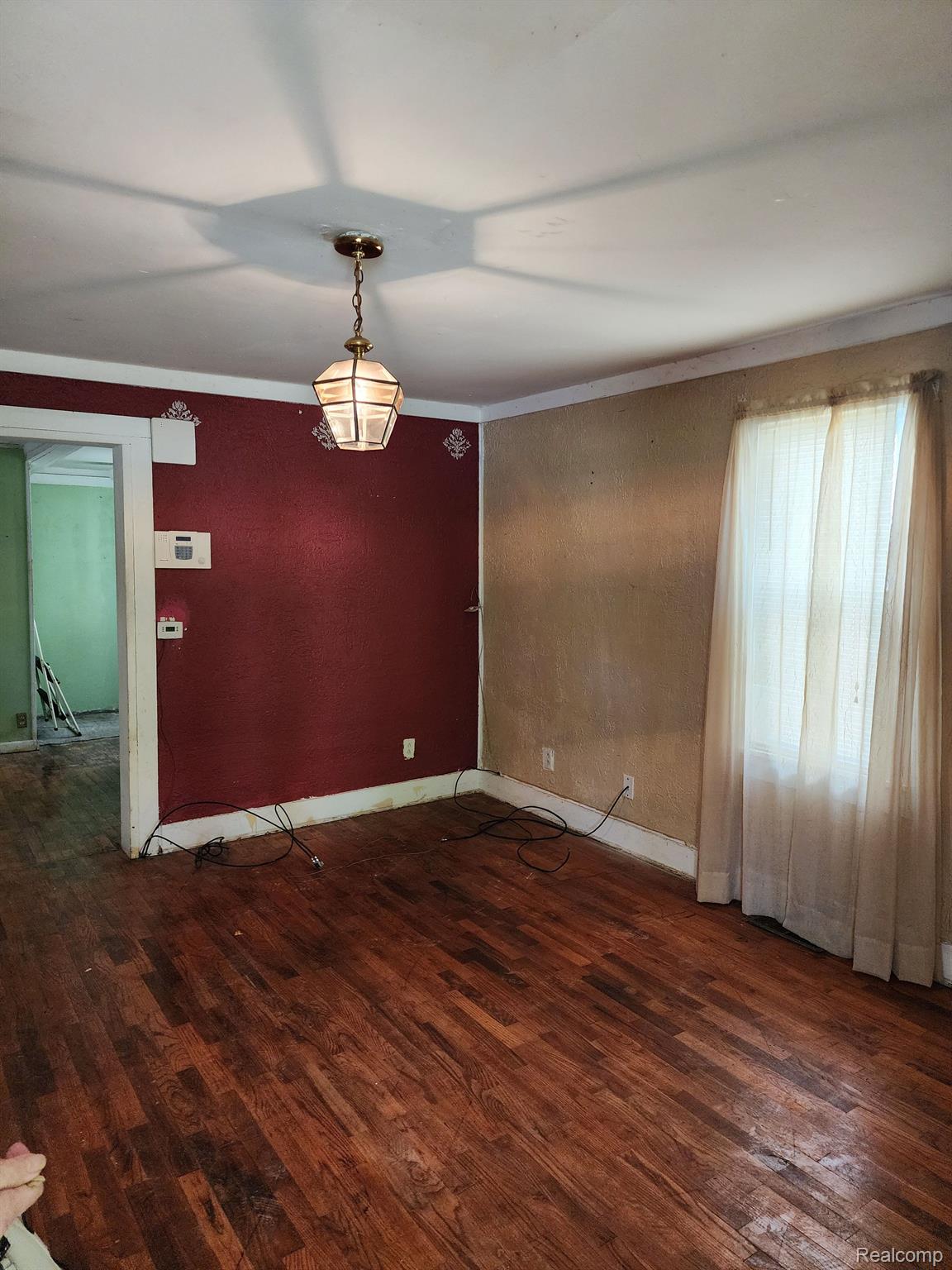 528 S FAIRVIEW Avenue