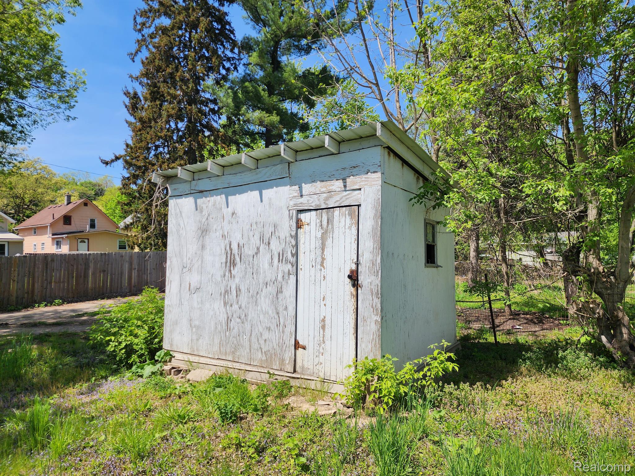 528 S FAIRVIEW Avenue