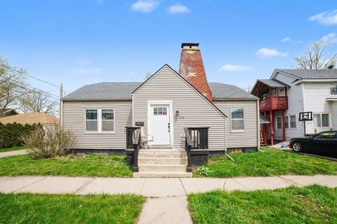 209 E Maple Mt Pleasant City MI 48858