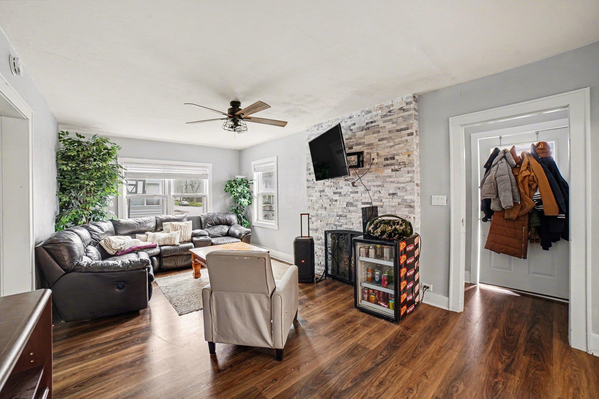 209 E Maple