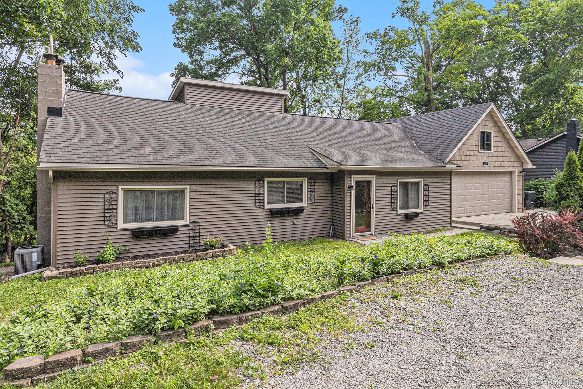 Lake Orion Village, Michigan 48362, United States, 3 Bedrooms Bedrooms, ,2 BathroomsBathrooms,Residential,Active,168373