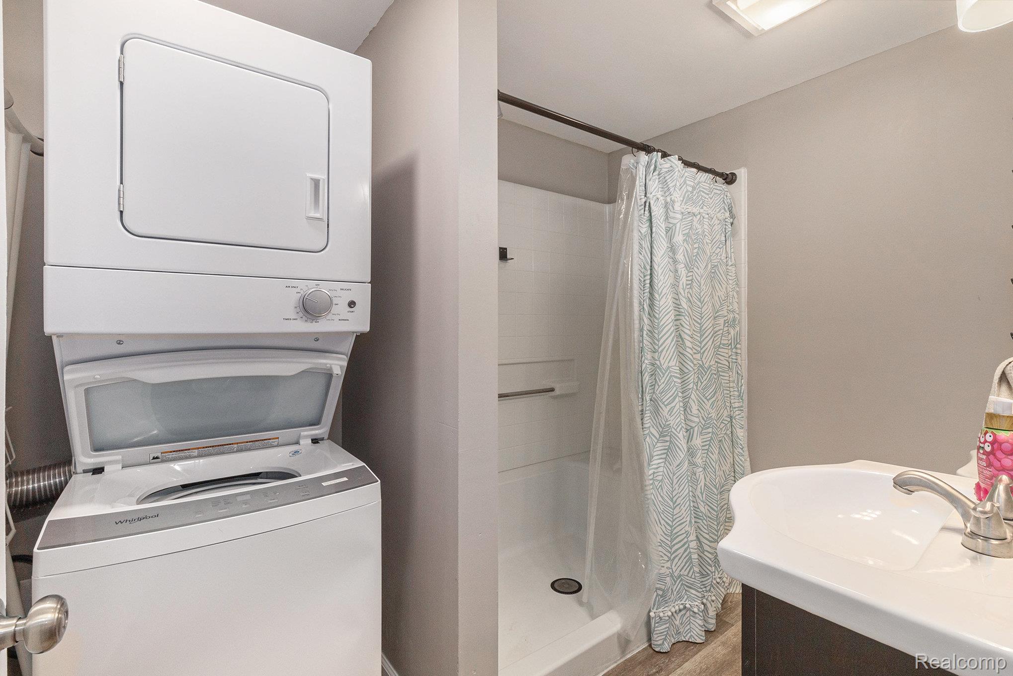 Lake Orion Village, Michigan 48362, United States, 3 Bedrooms Bedrooms, ,2 BathroomsBathrooms,Residential,Active,168373