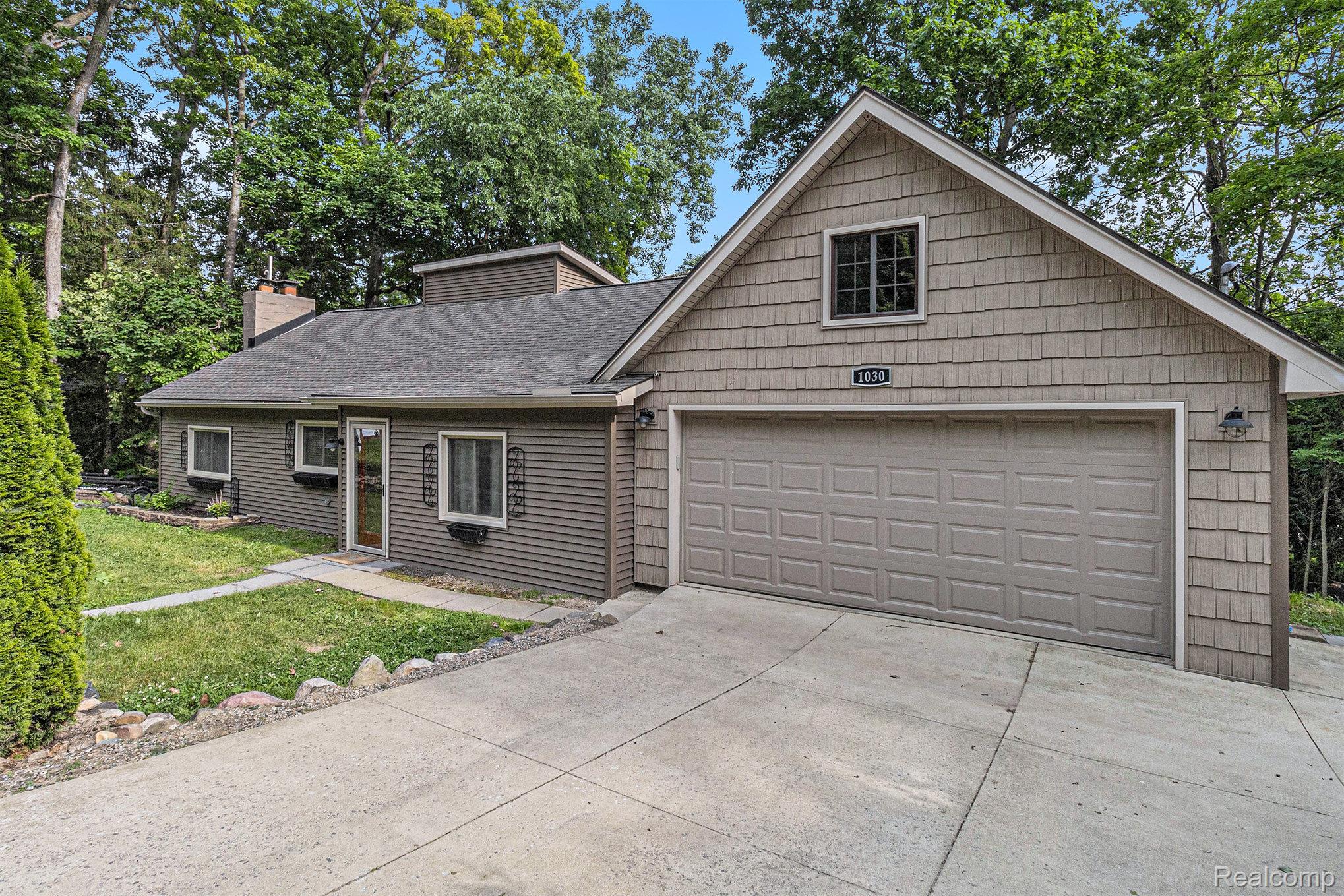 Lake Orion Village, Michigan 48362, United States, 3 Bedrooms Bedrooms, ,2 BathroomsBathrooms,Residential,Active,168373