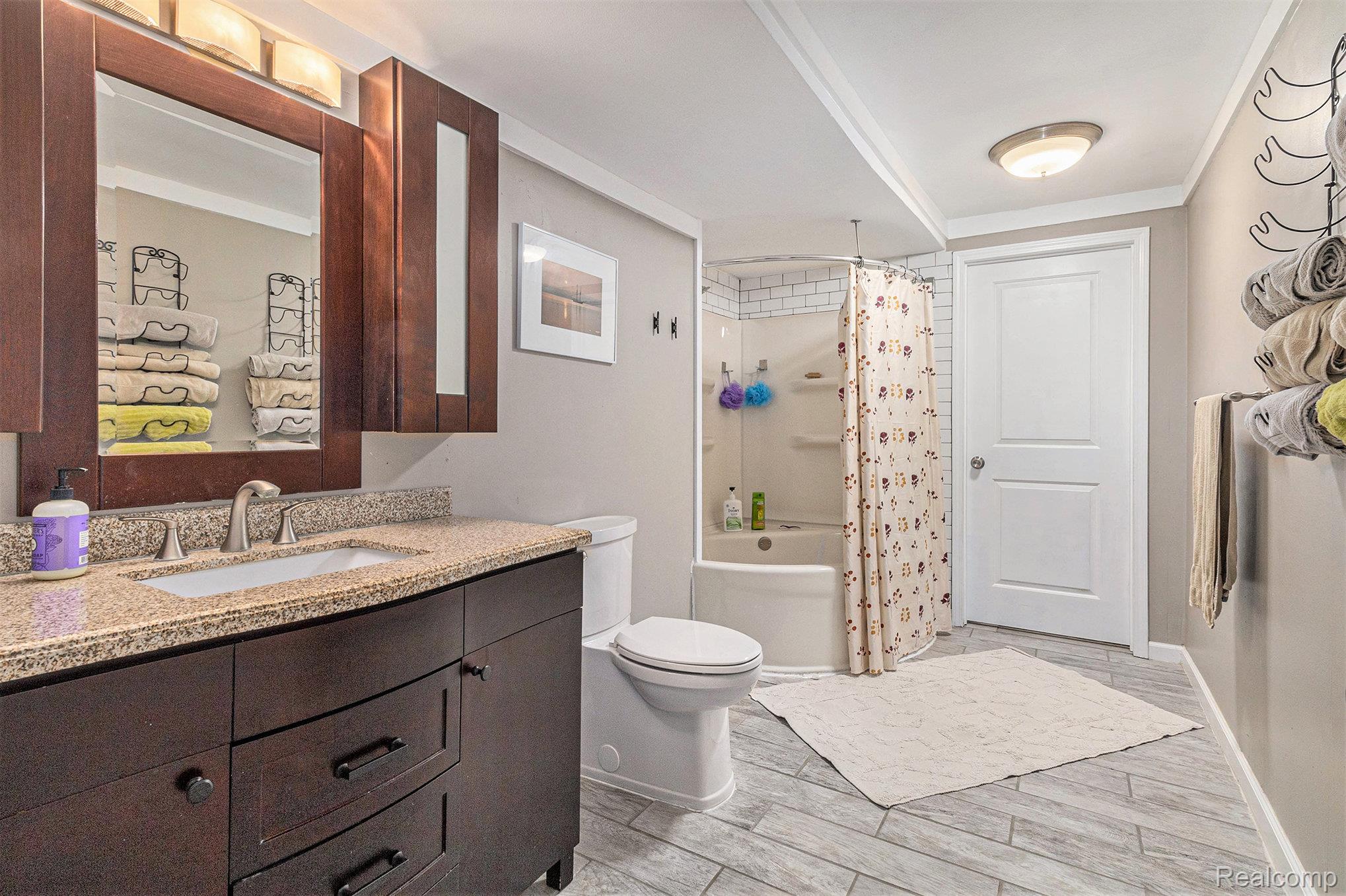 Lake Orion Village, Michigan 48362, United States, 3 Bedrooms Bedrooms, ,2 BathroomsBathrooms,Residential,Active,168373