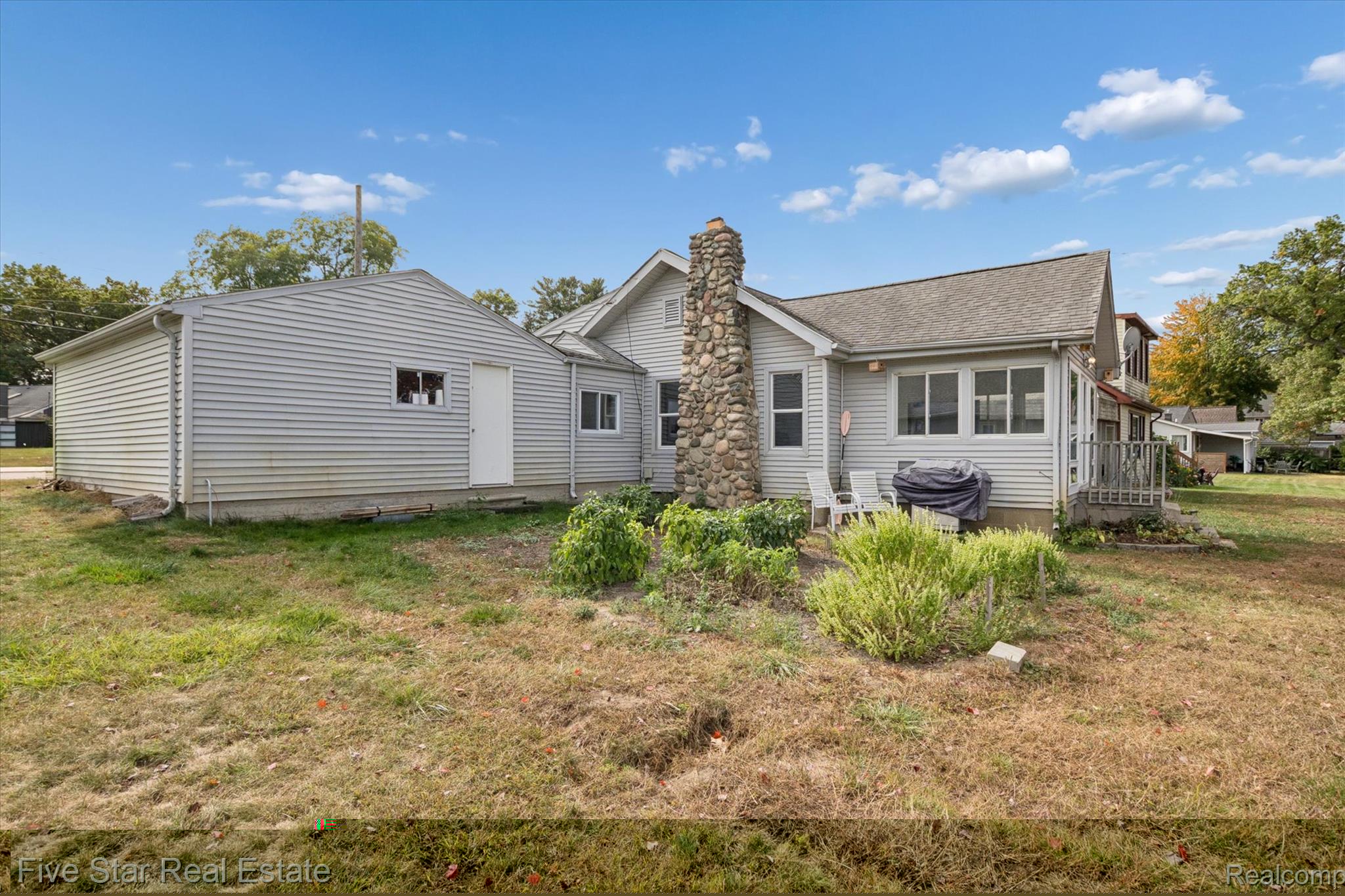 9548 Roundlake Boulevard NE