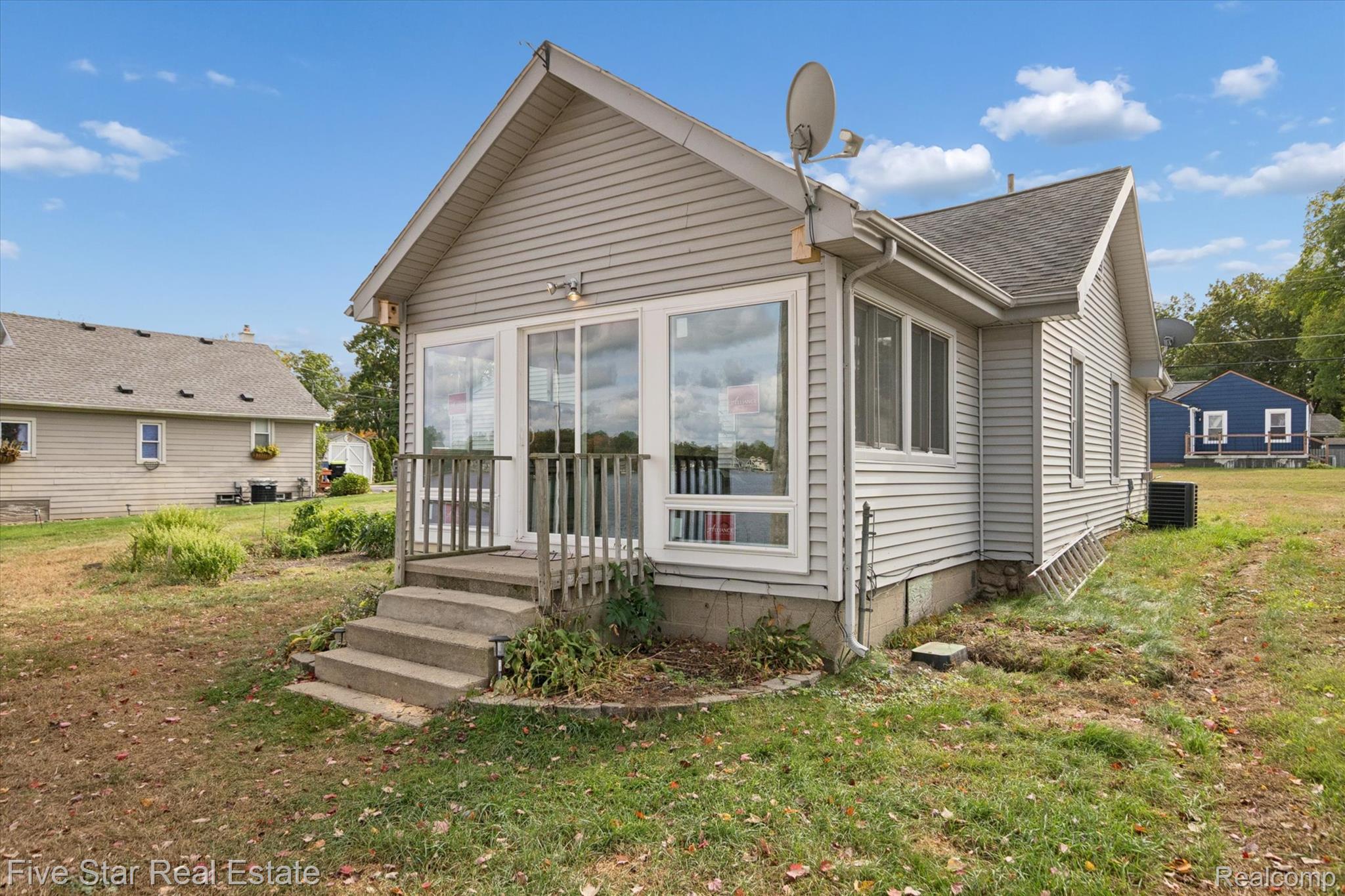 9548 Roundlake Boulevard NE