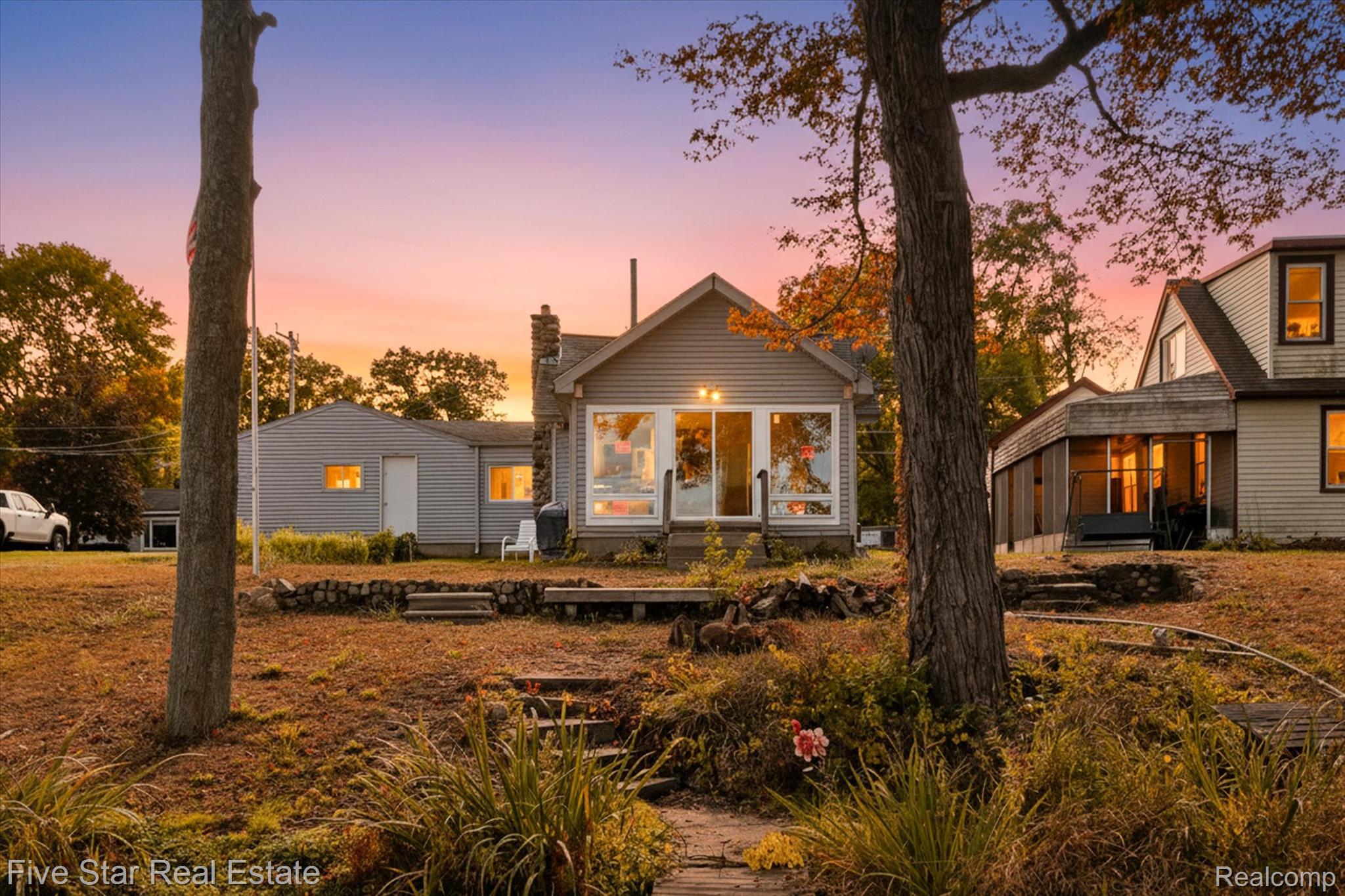 9548 Roundlake Boulevard NE